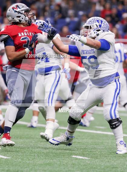 Thumbnail 1 in Veterans Memorial vs Veterans Memorial (UIL 5A Region Playoff) photogallery.