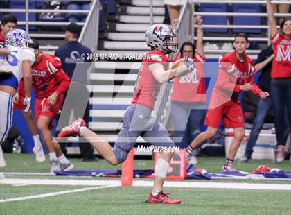 Thumbnail 2 in Veterans Memorial vs Veterans Memorial (UIL 5A Region Playoff) photogallery.