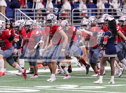 Thumbnail 2 in Veterans Memorial vs Veterans Memorial (UIL 5A Region Playoff) photogallery.