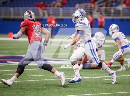 Thumbnail 2 in Veterans Memorial vs Veterans Memorial (UIL 5A Region Playoff) photogallery.