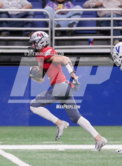 Thumbnail 2 in Veterans Memorial vs Veterans Memorial (UIL 5A Region Playoff) photogallery.