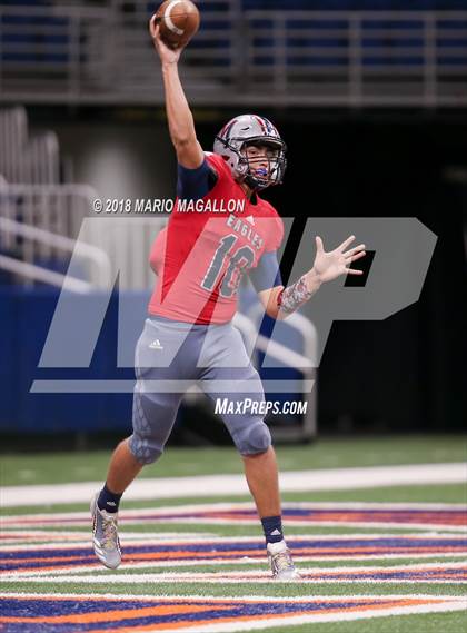 Thumbnail 2 in Veterans Memorial vs Veterans Memorial (UIL 5A Region Playoff) photogallery.