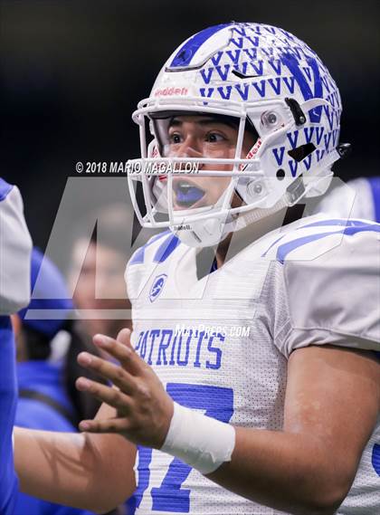 Thumbnail 2 in Veterans Memorial vs Veterans Memorial (UIL 5A Region Playoff) photogallery.