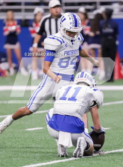 Thumbnail 1 in Veterans Memorial vs Veterans Memorial (UIL 5A Region Playoff) photogallery.