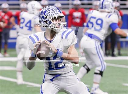 Thumbnail 1 in Veterans Memorial vs Veterans Memorial (UIL 5A Region Playoff) photogallery.