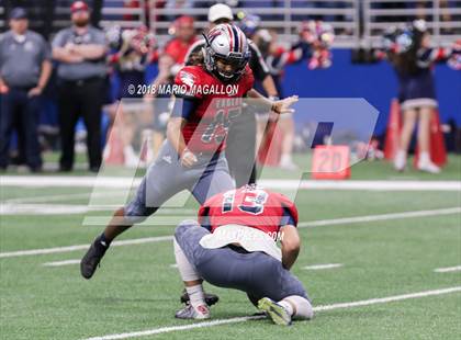 Thumbnail 2 in Veterans Memorial vs Veterans Memorial (UIL 5A Region Playoff) photogallery.