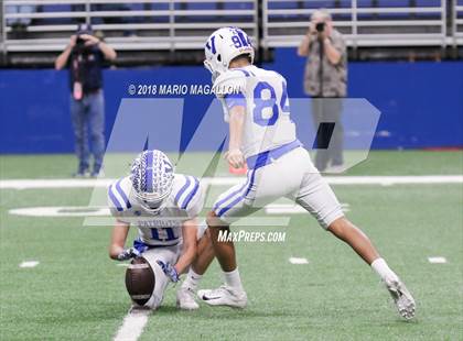 Thumbnail 1 in Veterans Memorial vs Veterans Memorial (UIL 5A Region Playoff) photogallery.