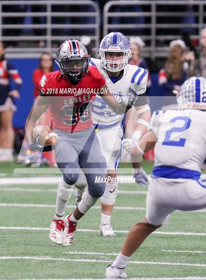 Thumbnail 2 in Veterans Memorial vs Veterans Memorial (UIL 5A Region Playoff) photogallery.
