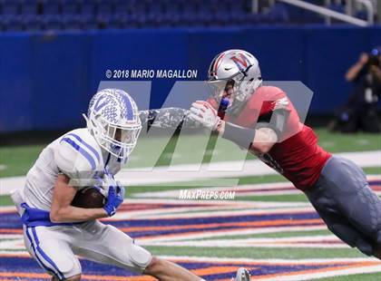 Thumbnail 2 in Veterans Memorial vs Veterans Memorial (UIL 5A Region Playoff) photogallery.