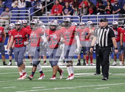 Thumbnail 2 in Veterans Memorial vs Veterans Memorial (UIL 5A Region Playoff) photogallery.