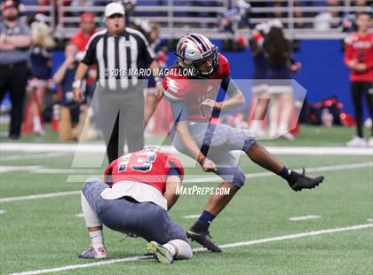 Thumbnail 3 in Veterans Memorial vs Veterans Memorial (UIL 5A Region Playoff) photogallery.