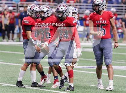 Thumbnail 3 in Veterans Memorial vs Veterans Memorial (UIL 5A Region Playoff) photogallery.