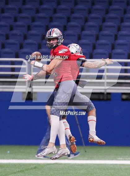 Thumbnail 1 in Veterans Memorial vs Veterans Memorial (UIL 5A Region Playoff) photogallery.