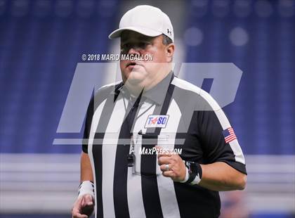 Thumbnail 1 in Veterans Memorial vs Veterans Memorial (UIL 5A Region Playoff) photogallery.