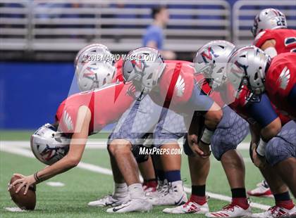 Thumbnail 2 in Veterans Memorial vs Veterans Memorial (UIL 5A Region Playoff) photogallery.
