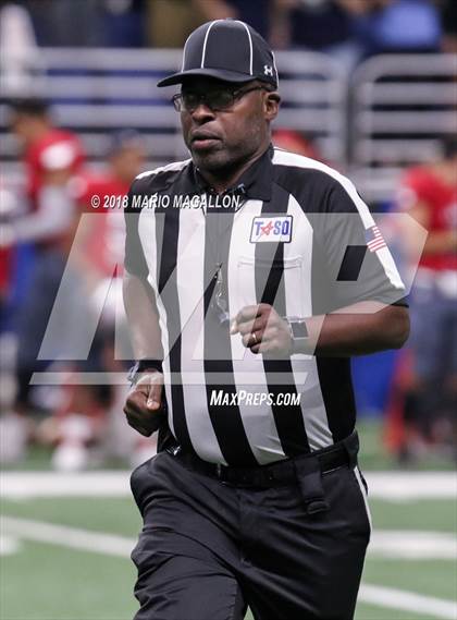 Thumbnail 3 in Veterans Memorial vs Veterans Memorial (UIL 5A Region Playoff) photogallery.