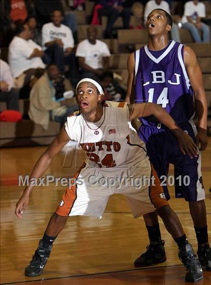 Thumbnail 3 in Hutto vs Johnson (Texas 4A Region 4 Bi-District) photogallery.