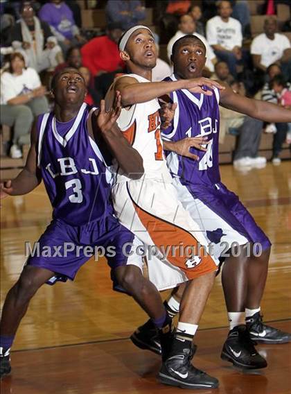Thumbnail 1 in Hutto vs Johnson (Texas 4A Region 4 Bi-District) photogallery.