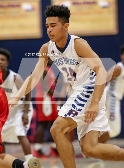 Thumbnail 2 in Elsinore vs. Roosevelt photogallery.