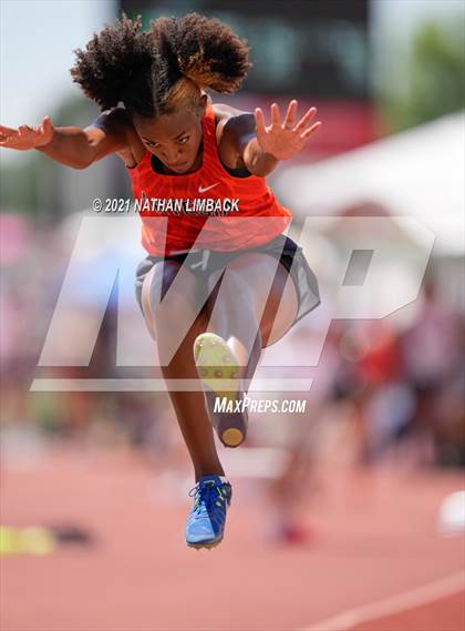 Thumbnail 1 in NMAA 4A Track and Field Championships photogallery.