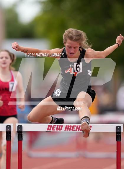 Thumbnail 1 in NMAA 4A Track and Field Championships photogallery.