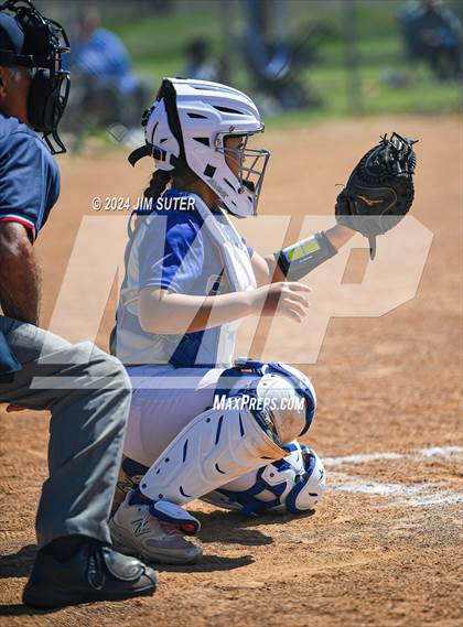 Thumbnail 2 in Snook vs Mumford photogallery.