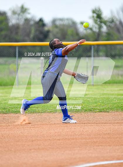 Thumbnail 3 in Snook vs Mumford photogallery.