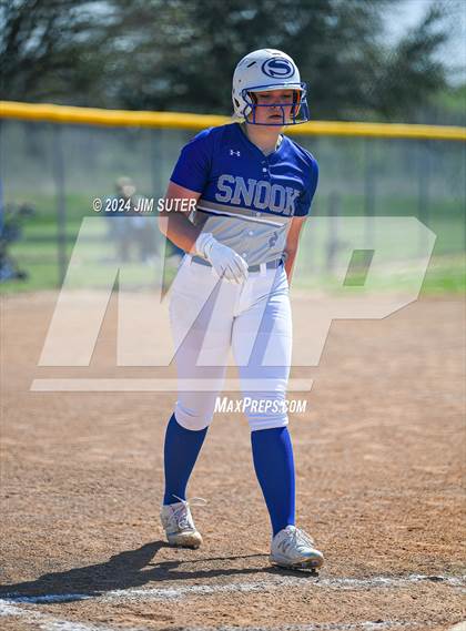 Thumbnail 2 in Snook vs Mumford photogallery.