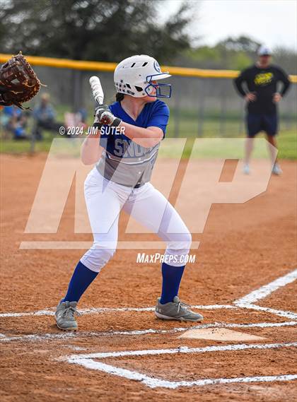 Thumbnail 3 in Snook vs Mumford photogallery.