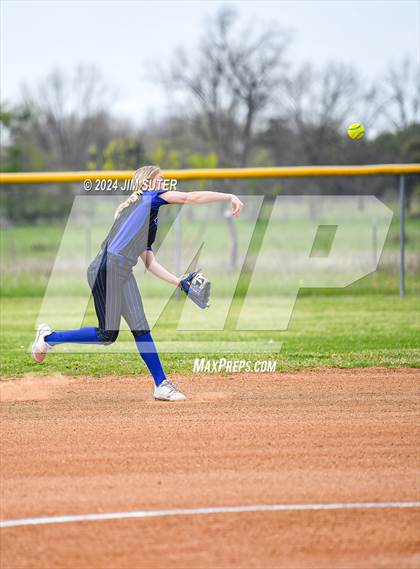 Thumbnail 2 in Snook vs Mumford photogallery.