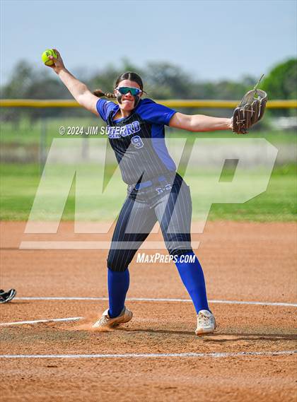 Thumbnail 2 in Snook vs Mumford photogallery.
