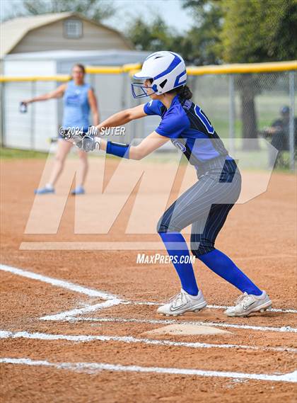 Thumbnail 3 in Snook vs Mumford photogallery.