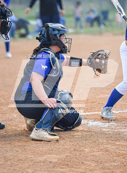 Thumbnail 3 in Snook vs Mumford photogallery.
