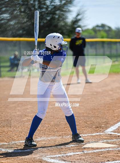 Thumbnail 2 in Snook vs Mumford photogallery.