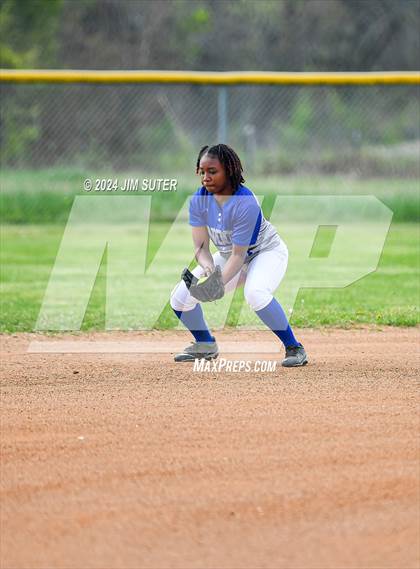 Thumbnail 3 in Snook vs Mumford photogallery.