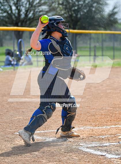 Thumbnail 2 in Snook vs Mumford photogallery.