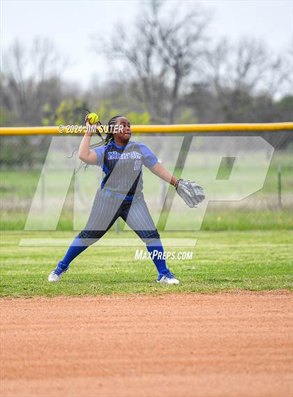 Thumbnail 3 in Snook vs Mumford photogallery.
