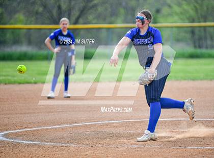 Thumbnail 3 in Snook vs Mumford photogallery.