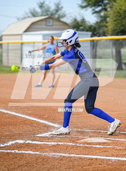 Thumbnail 1 in Snook vs Mumford photogallery.