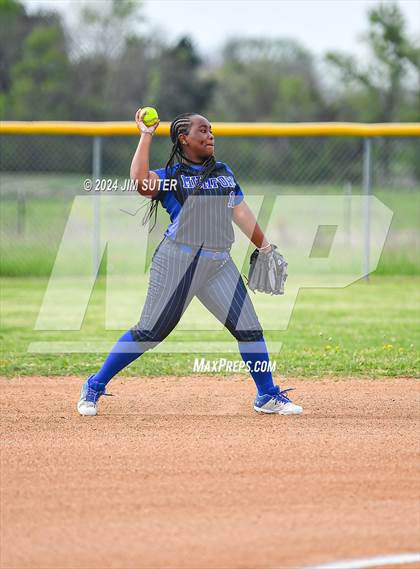 Thumbnail 2 in Snook vs Mumford photogallery.