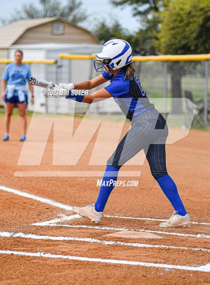 Thumbnail 3 in Snook vs Mumford photogallery.