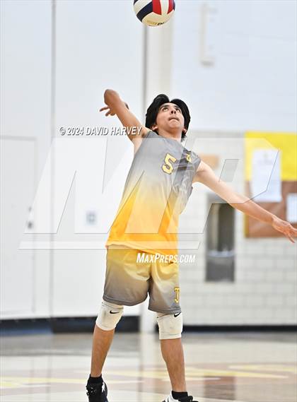 Thumbnail 2 in Hinkley vs Thomas Jefferson photogallery.