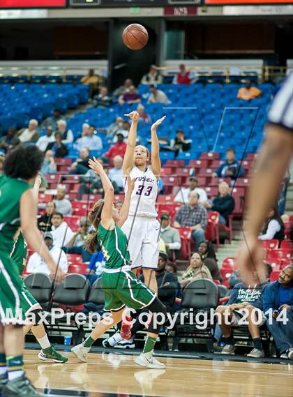 Thumbnail 2 in Santa Barbara vs. Modesto Christian (CIF D3 State Final) photogallery.