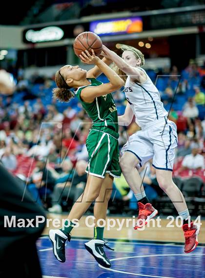 Thumbnail 1 in Santa Barbara vs. Modesto Christian (CIF D3 State Final) photogallery.