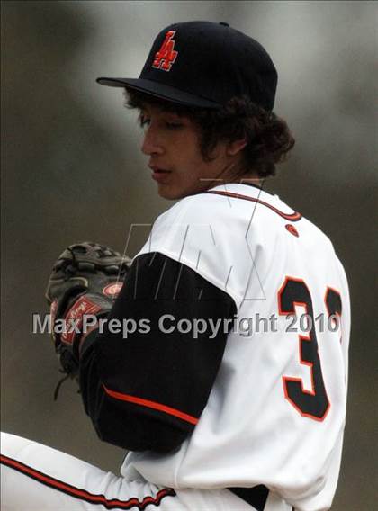 Thumbnail 2 in Los Amigos vs. Capistrano Valley Christian photogallery.