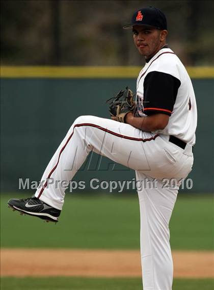 Thumbnail 2 in Los Amigos vs. Capistrano Valley Christian photogallery.