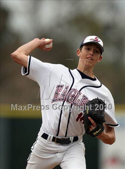 Thumbnail 3 in Los Amigos vs. Capistrano Valley Christian photogallery.