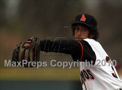 Thumbnail 2 in Los Amigos vs. Capistrano Valley Christian photogallery.