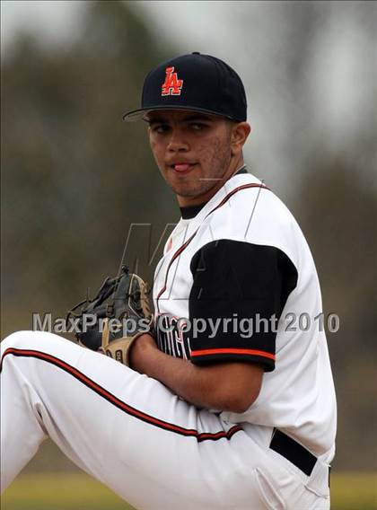 Thumbnail 2 in Los Amigos vs. Capistrano Valley Christian photogallery.