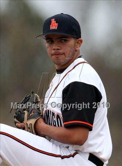 Thumbnail 2 in Los Amigos vs. Capistrano Valley Christian photogallery.